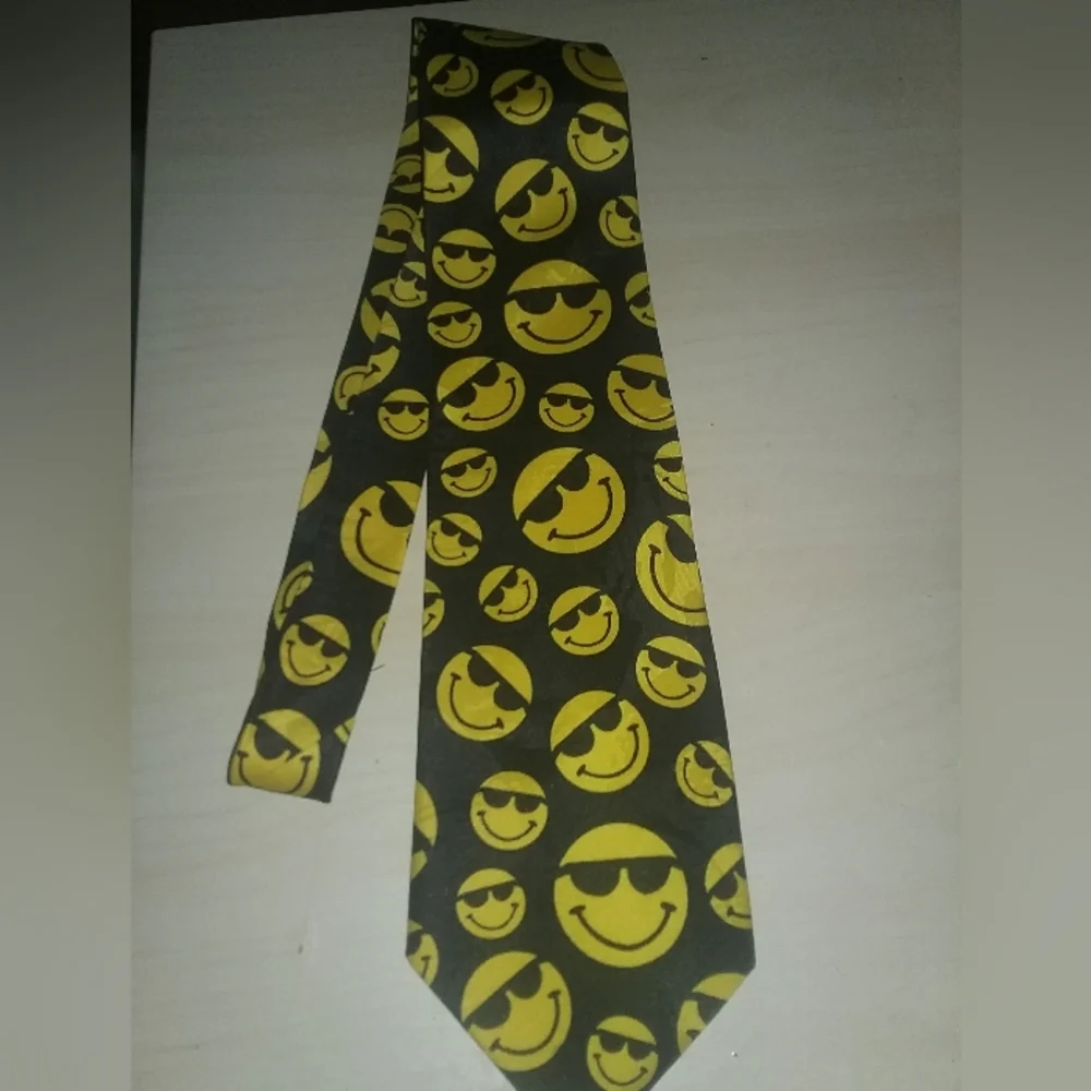 Smiley Face Tie - Picture 2 of 4